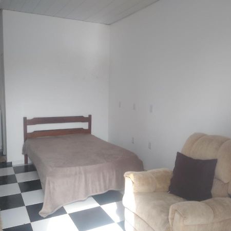 דירות שאפאדה דוס גימאראייס Quarto Individual Independente Lado Praca Central De Chapada מראה חיצוני תמונה